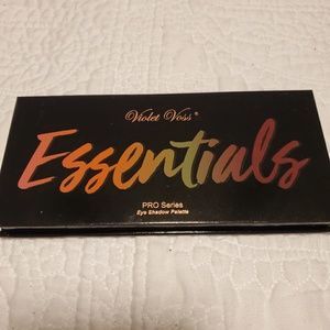 Violet Voss Essentials Palette